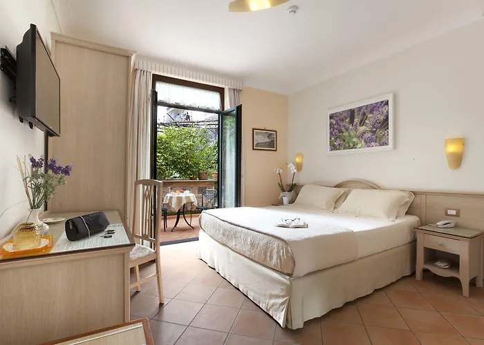 Relais Angiolina בית הארחה