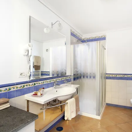 Relais Angiolina بيت ضيافة 4*